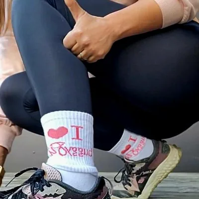 Weiße buggyFit Socken mit dem Aufdruck I love buggyFit